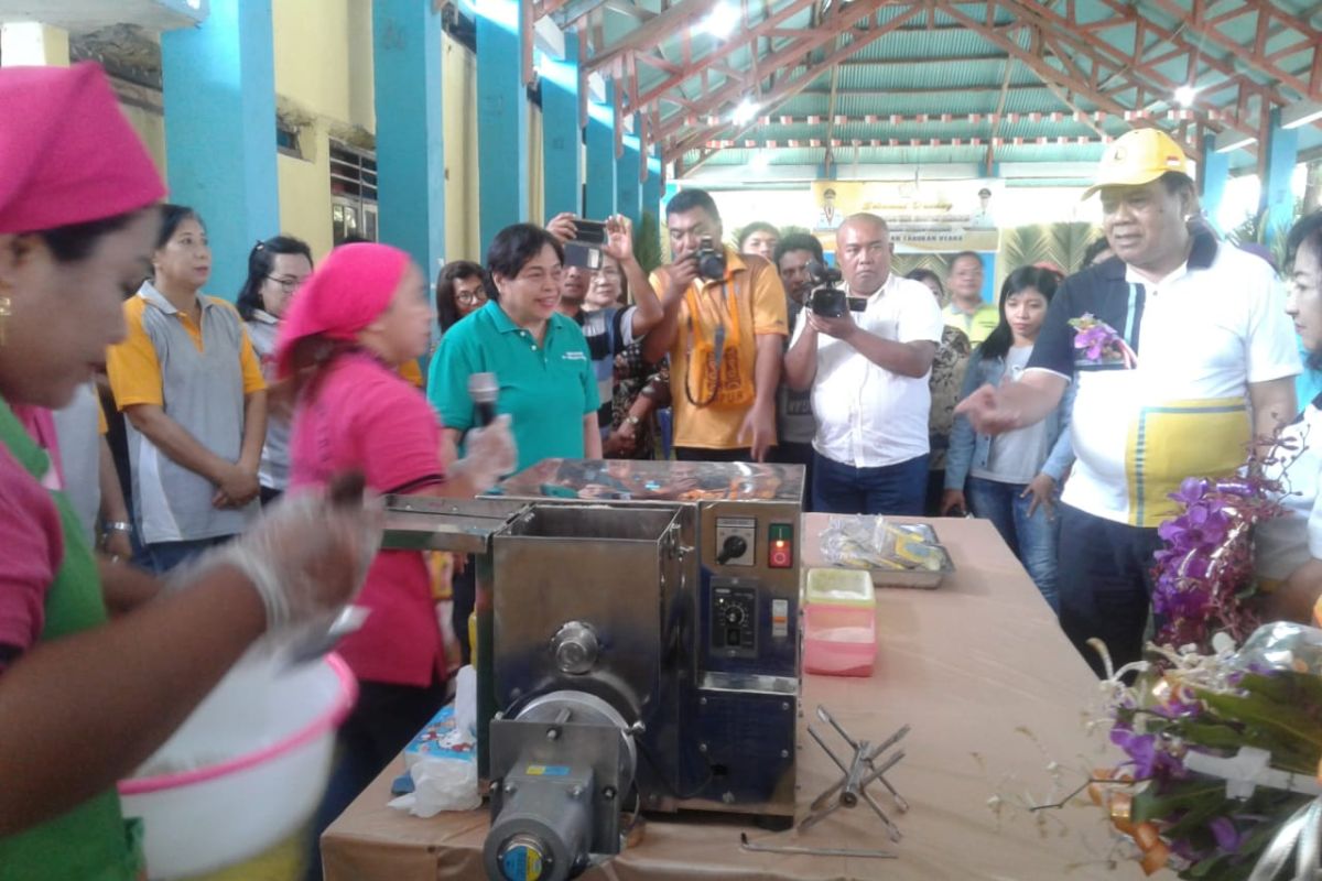 Bupati-Wakil Bupati Sangihe menginap dengan masyarakat Pulau Laotongang