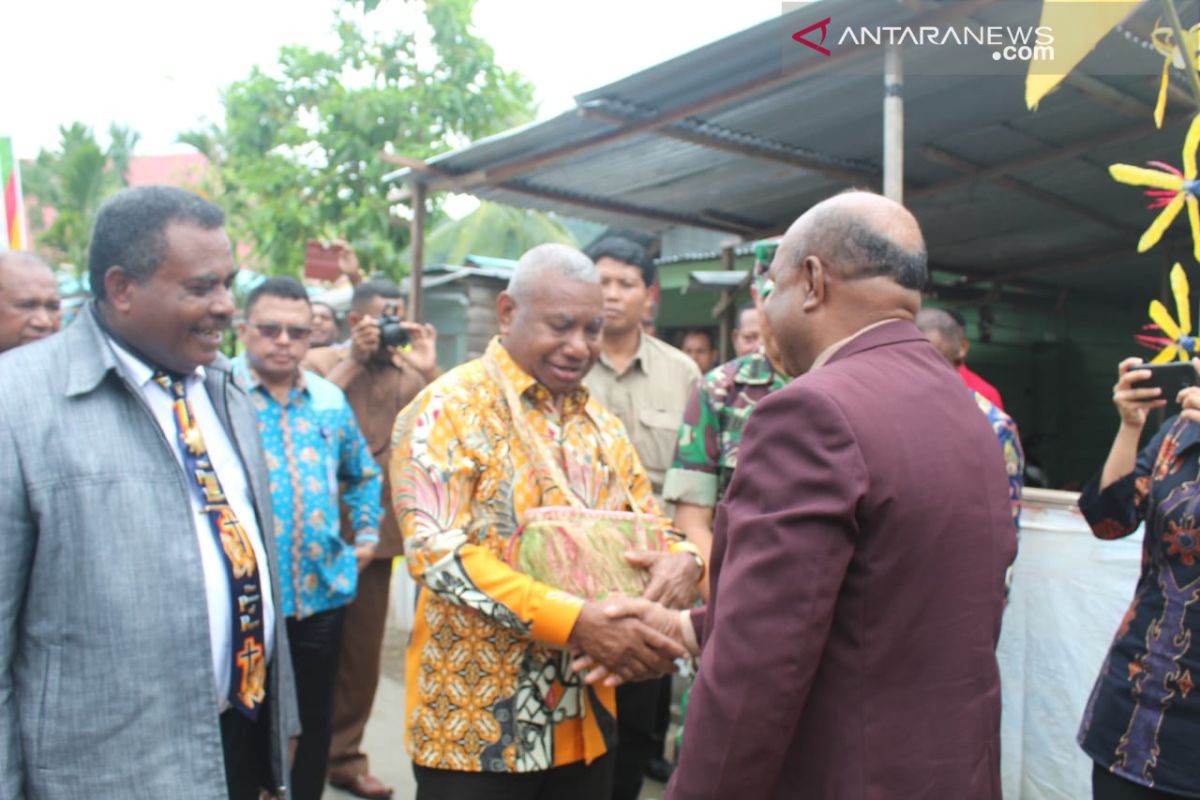 Gubernur Mandacan ajak masyarakat bantu pemerintah bangun Papua Barat