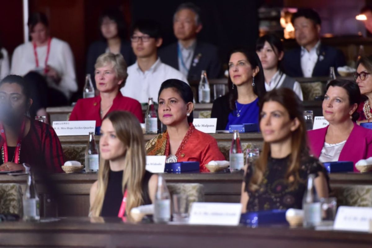 Iriana Joko Widodo hadiri simposium lingkungan di Osaka