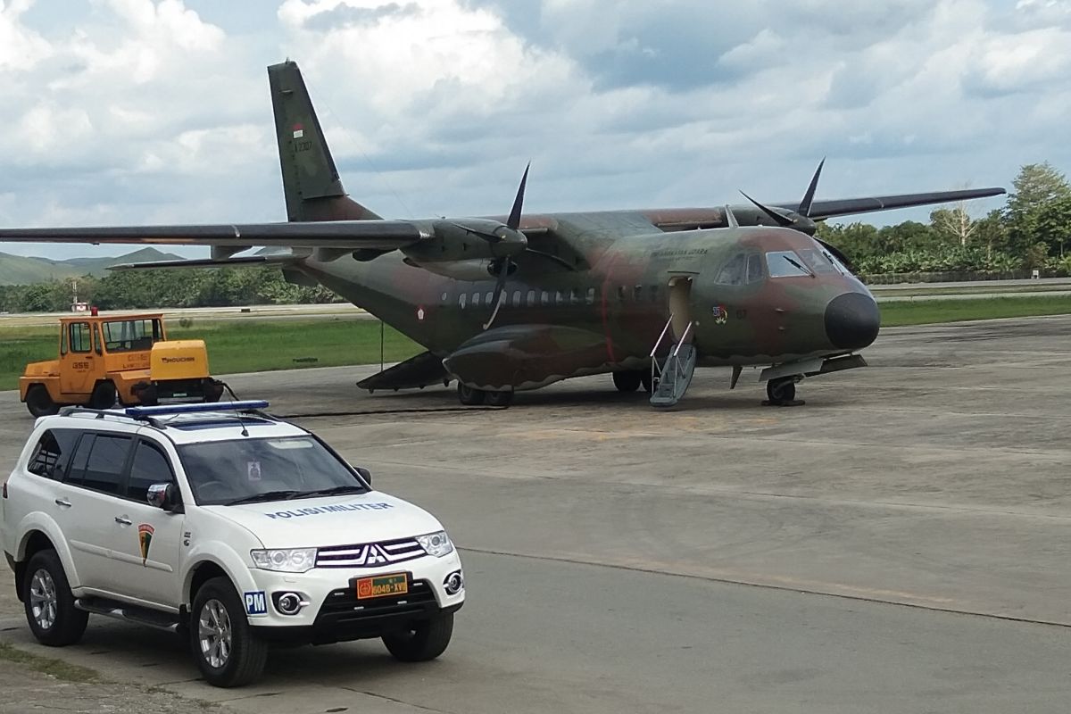 Four Indonesian Air Force personnel depart for Oksibil