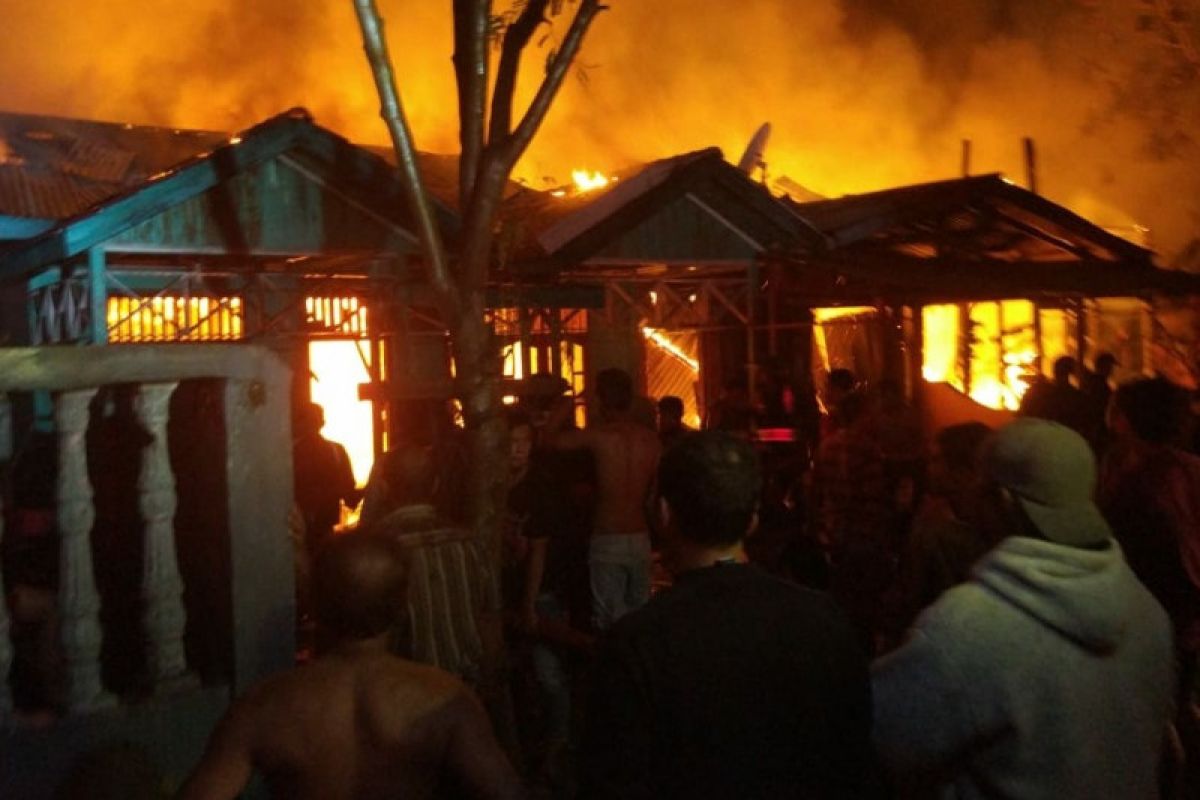 Fire ravages six houses in Aceh