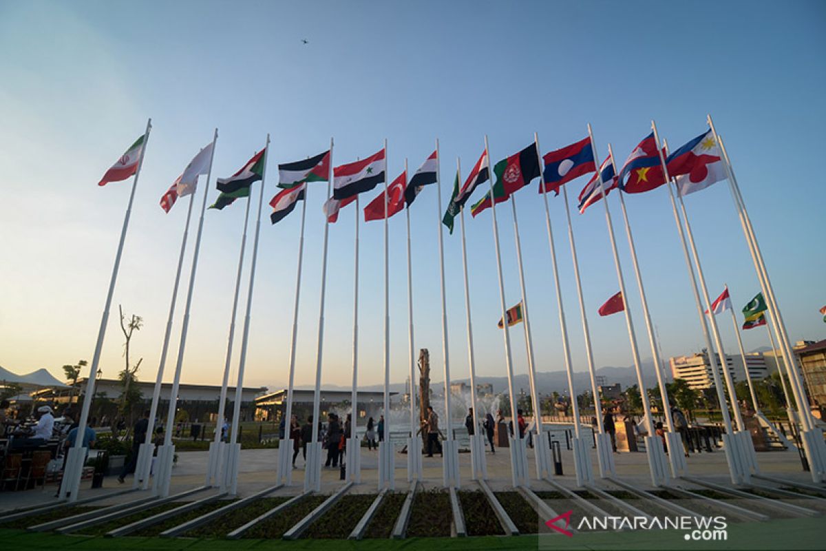 66 tahun KAA, 110 bendera dipasang di Gedung Merdeka