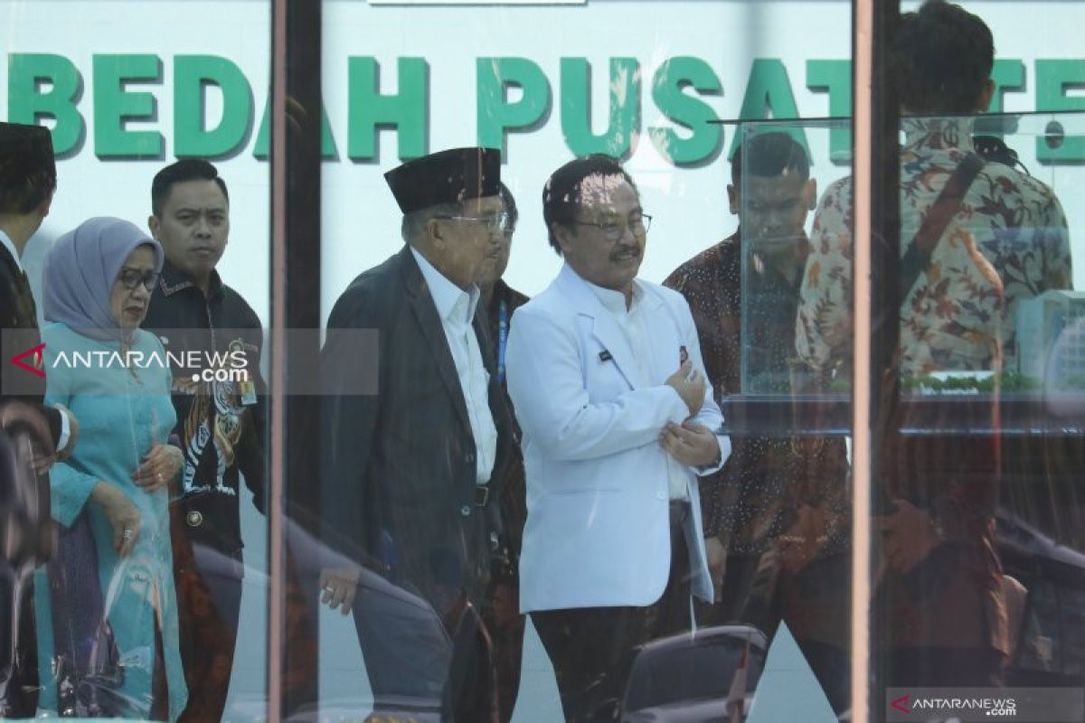 Ketika Wali Kota Surabaya Tri Rismaharini tergolek di rumah sakit