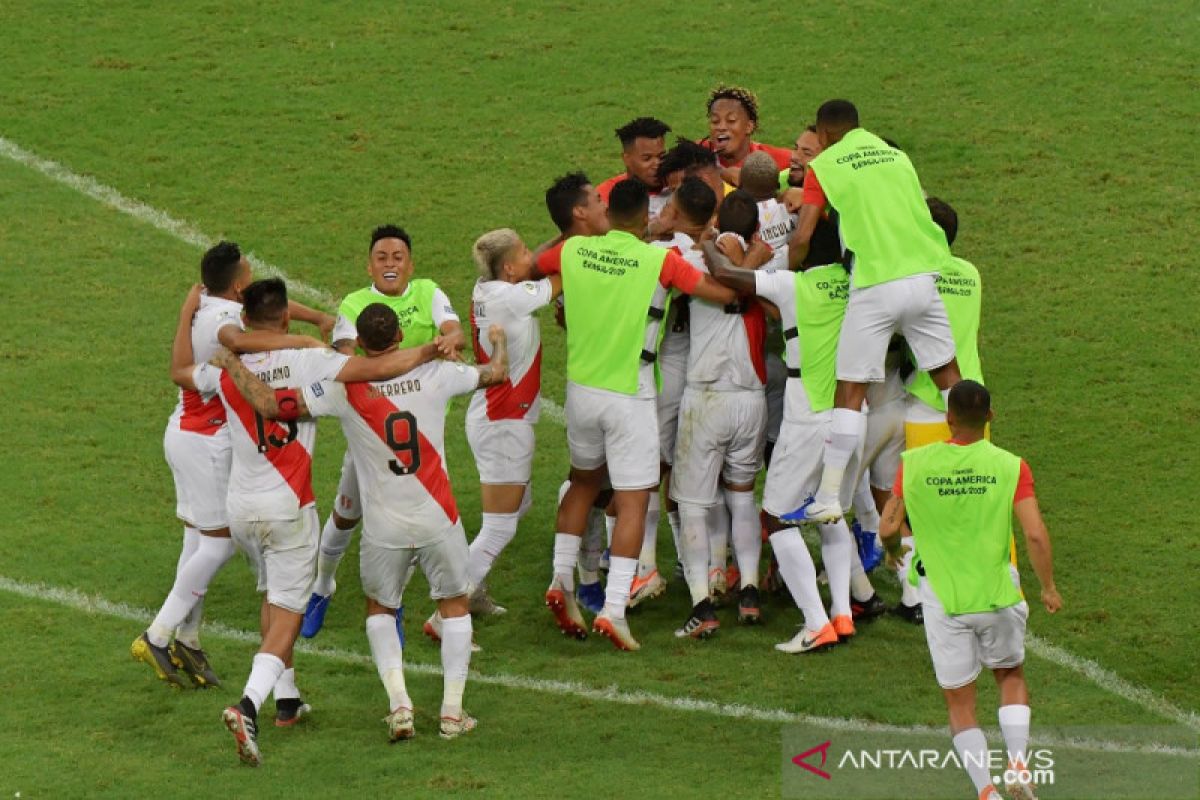 Copa America -- Peru runtuhkan harapan juara tri-runtun Chile dengan kemenangan 3-0
