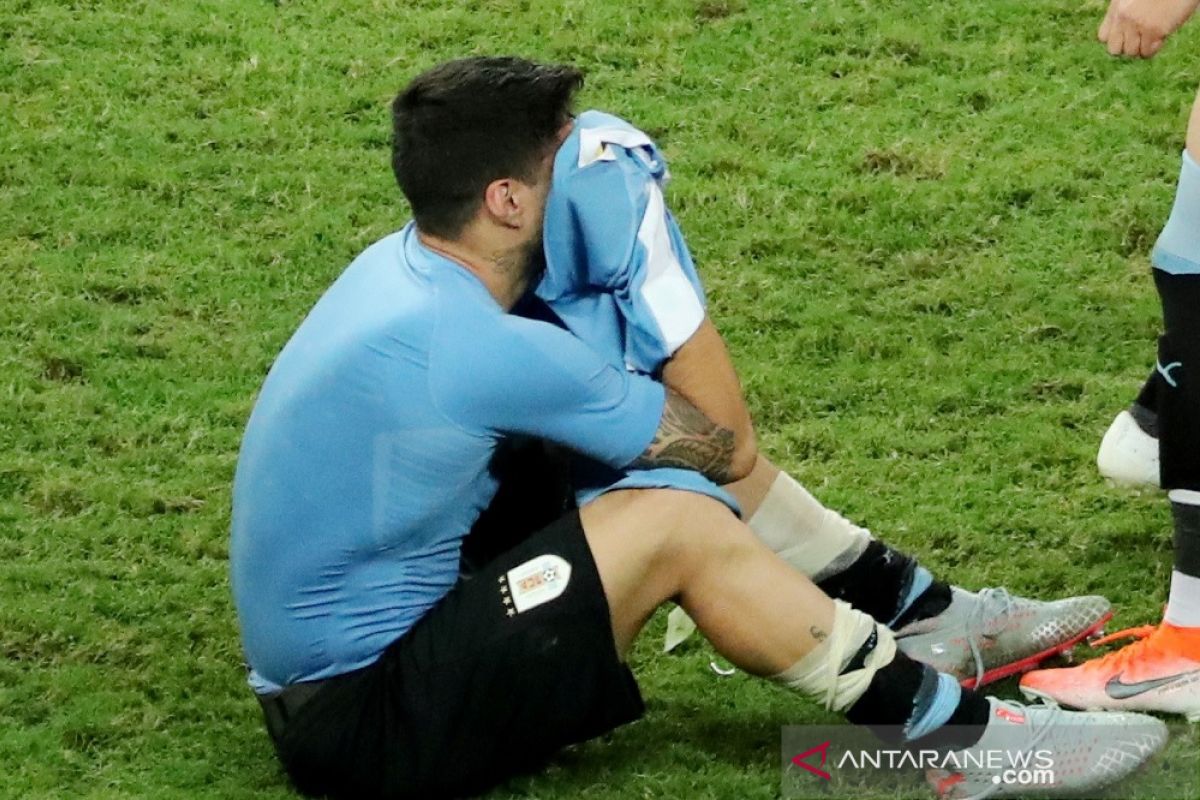 Suarez tak bisa sembunyikan kesedihan setelah membuat Uruguay tersingkir