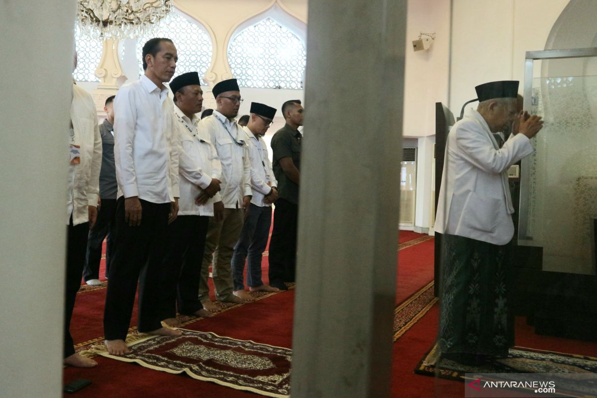 Sebelum ke KPU Jokowi-Ma'ruf salat Ashar berjamaah