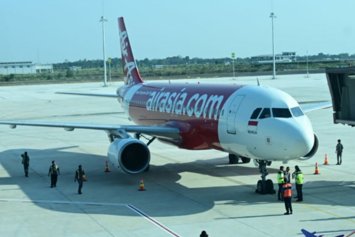 Pesawat AirAsia mendarat perdana di Bandara Kertajati