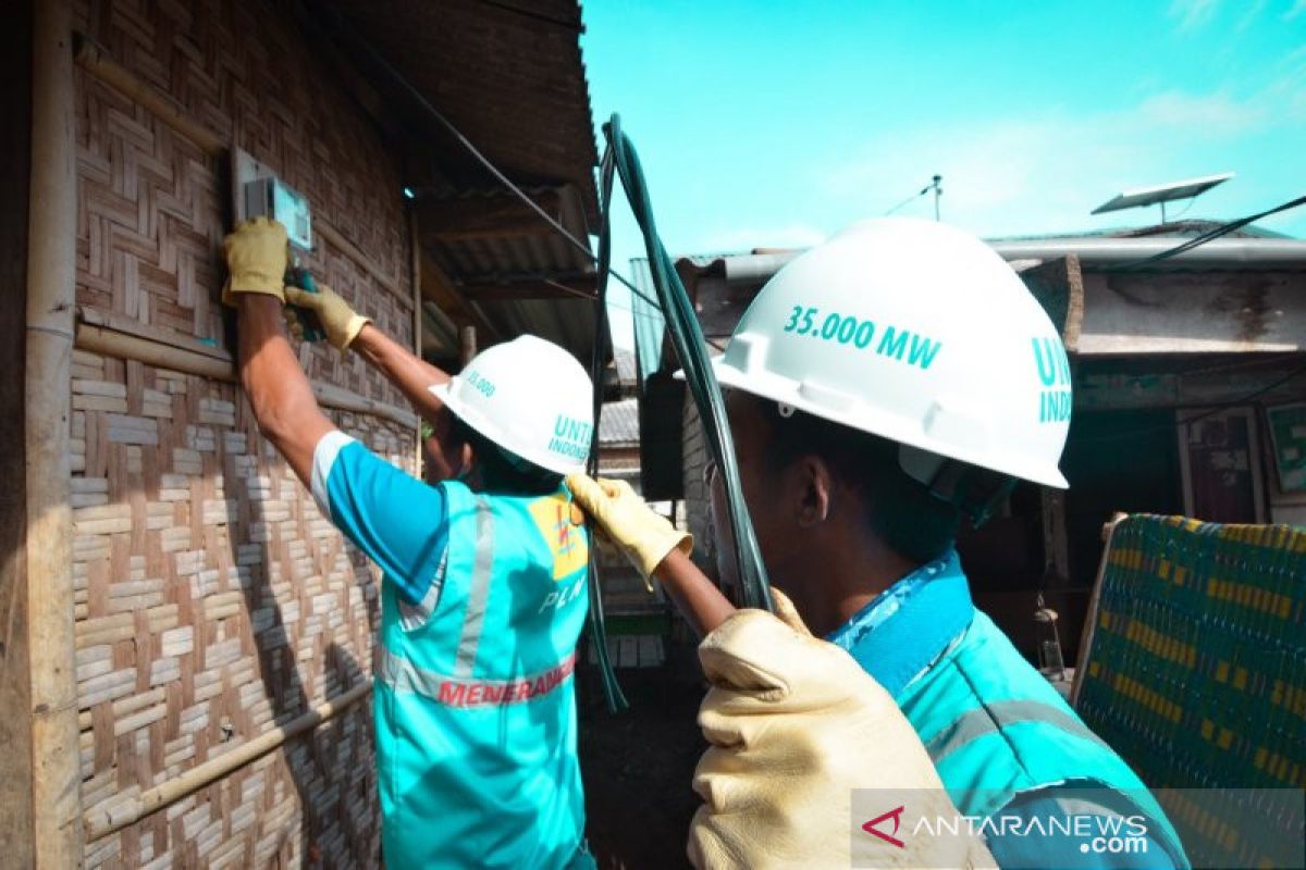 PLN bangun jaringan listrik ke dusun terpencil di Sumbawa