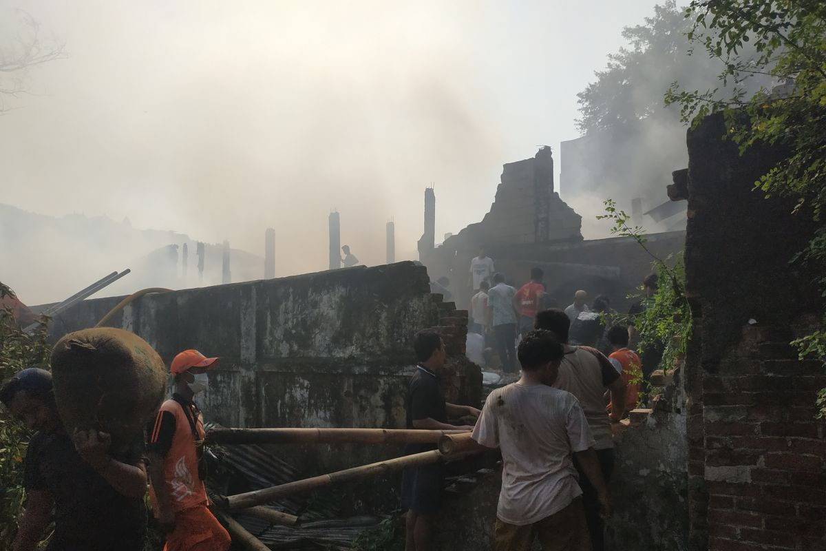 Bangunan semi permanen buat kebakaran di Tanah Abang cepat meluas