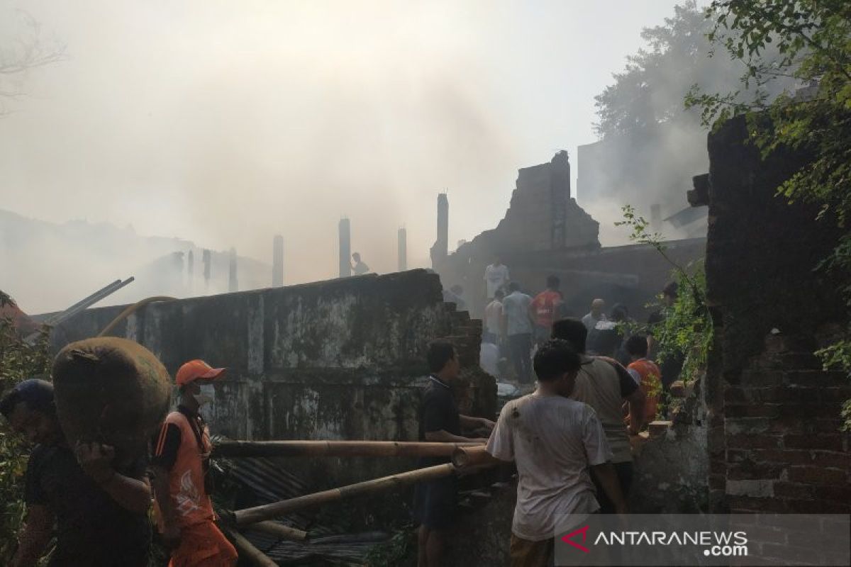 Bangunan semi permanen membuat kebakaran di Tanah Abang cepat meluas