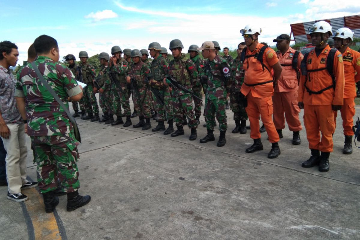 SAR gabungan beranggotakan 35 orang menuju Oksibil cari helikopter MI 17