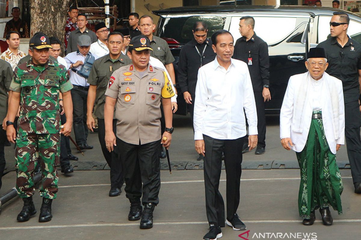 Jokowi-Ma'ruf hadiri Rapat Pleno KPU Minggu petang