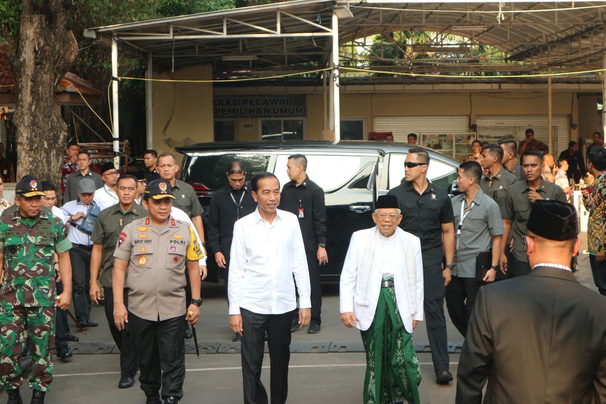 Jokowi-Ma'ruf hadiri Rapat Pleno KPU