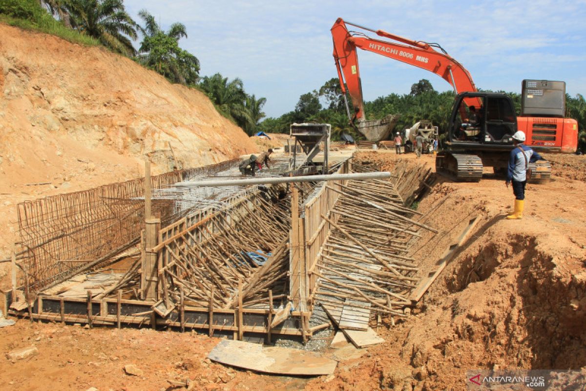 Lelang proyek Pemkab OKU molor