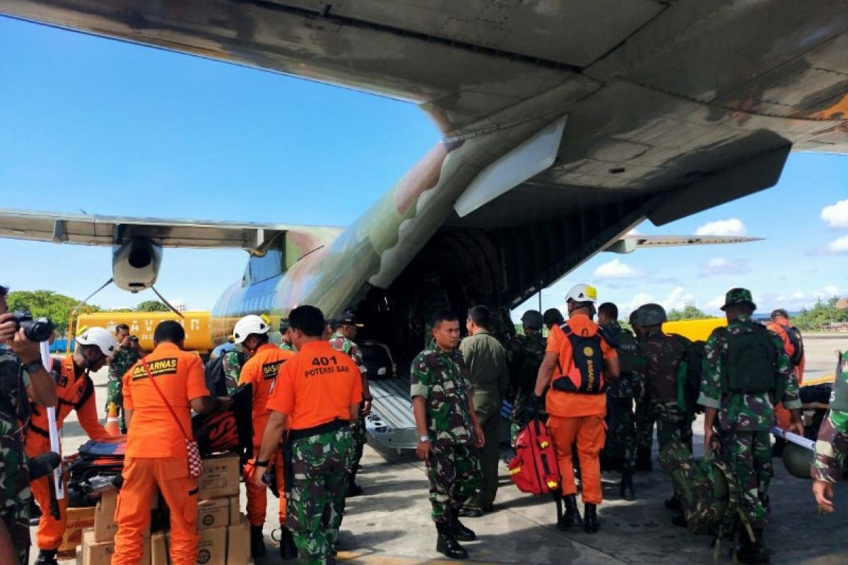 Lanjutkan pencarian helikopter, tim SAR gabungan bermalam di ketinggian 2.500 mdpl