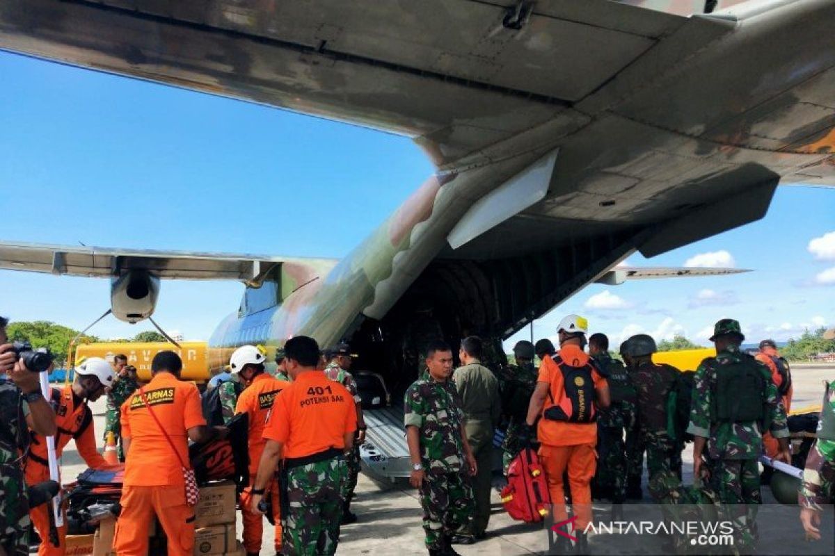 Bermalam di pegunungan, tim SAR lanjutkan pencarian Senin pagi