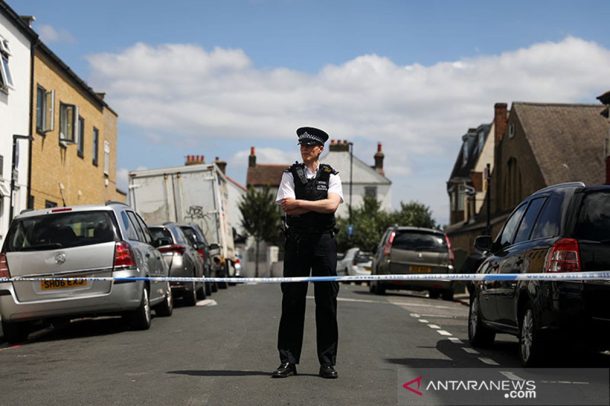 Seorang pria ditikam di dekat kantor pemerintah di London