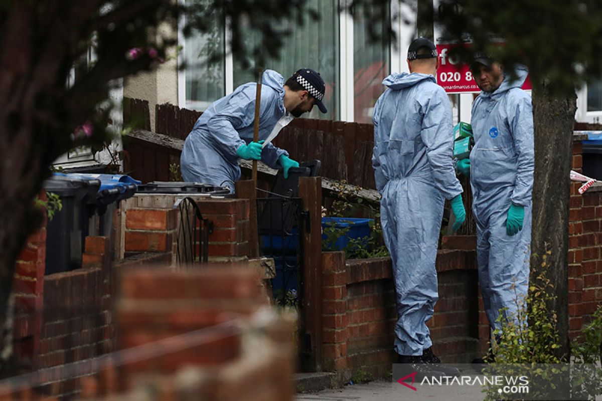 Bayi yang ibunya ditusuk di London saat hamil delapan bulan meninggal