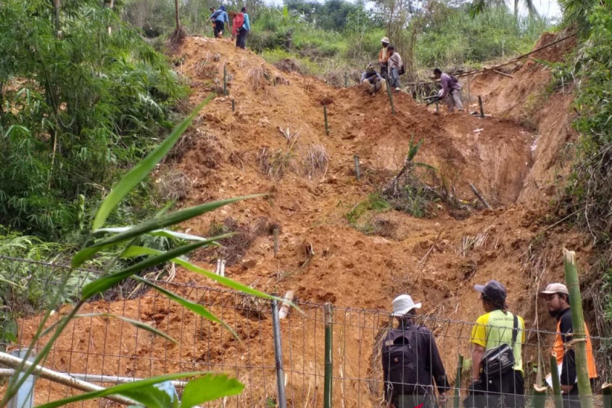 Penanganan longsor Gunung Padang terkendala musim kemarau