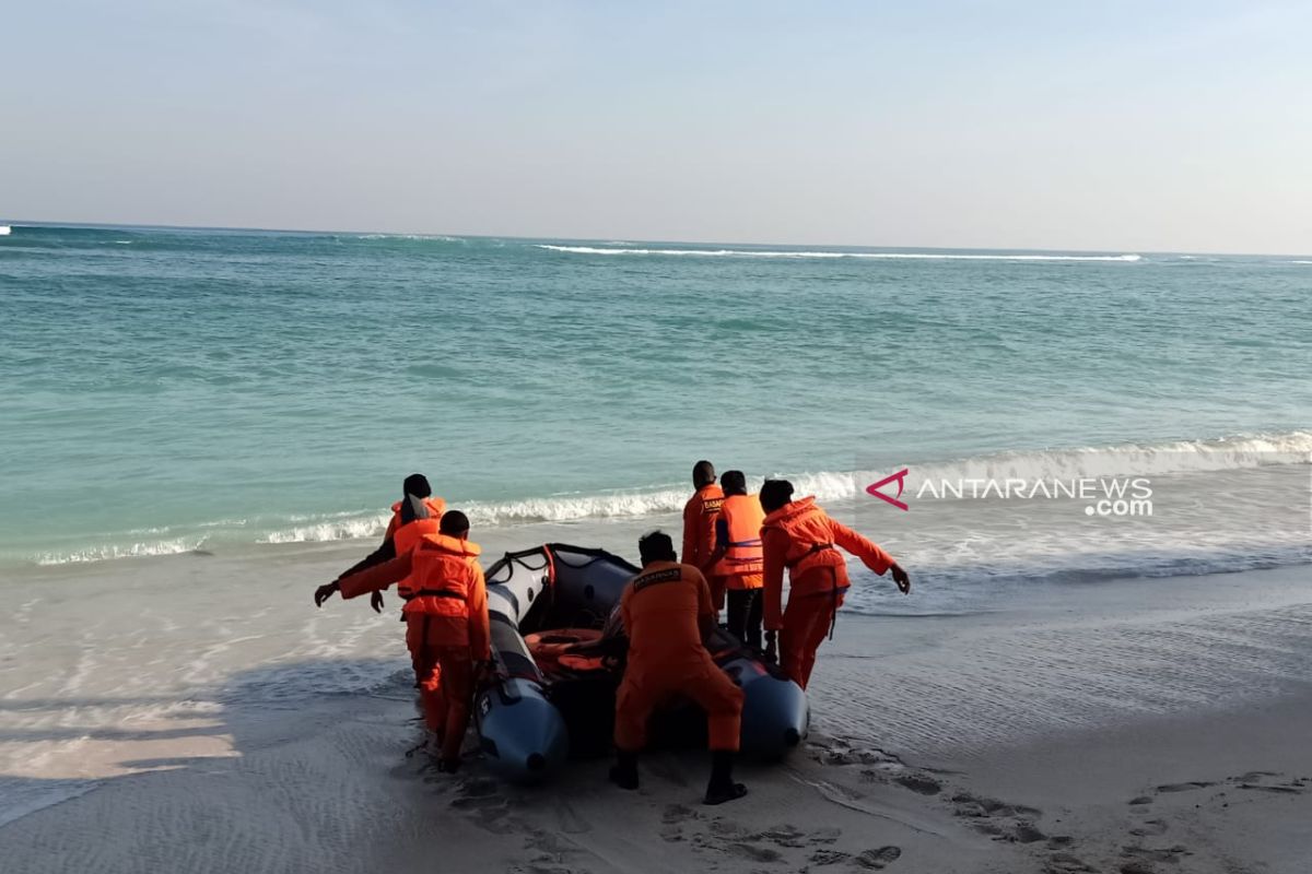 Perahu tenggelam satu nelayan hilang di Sumba Barat Daya