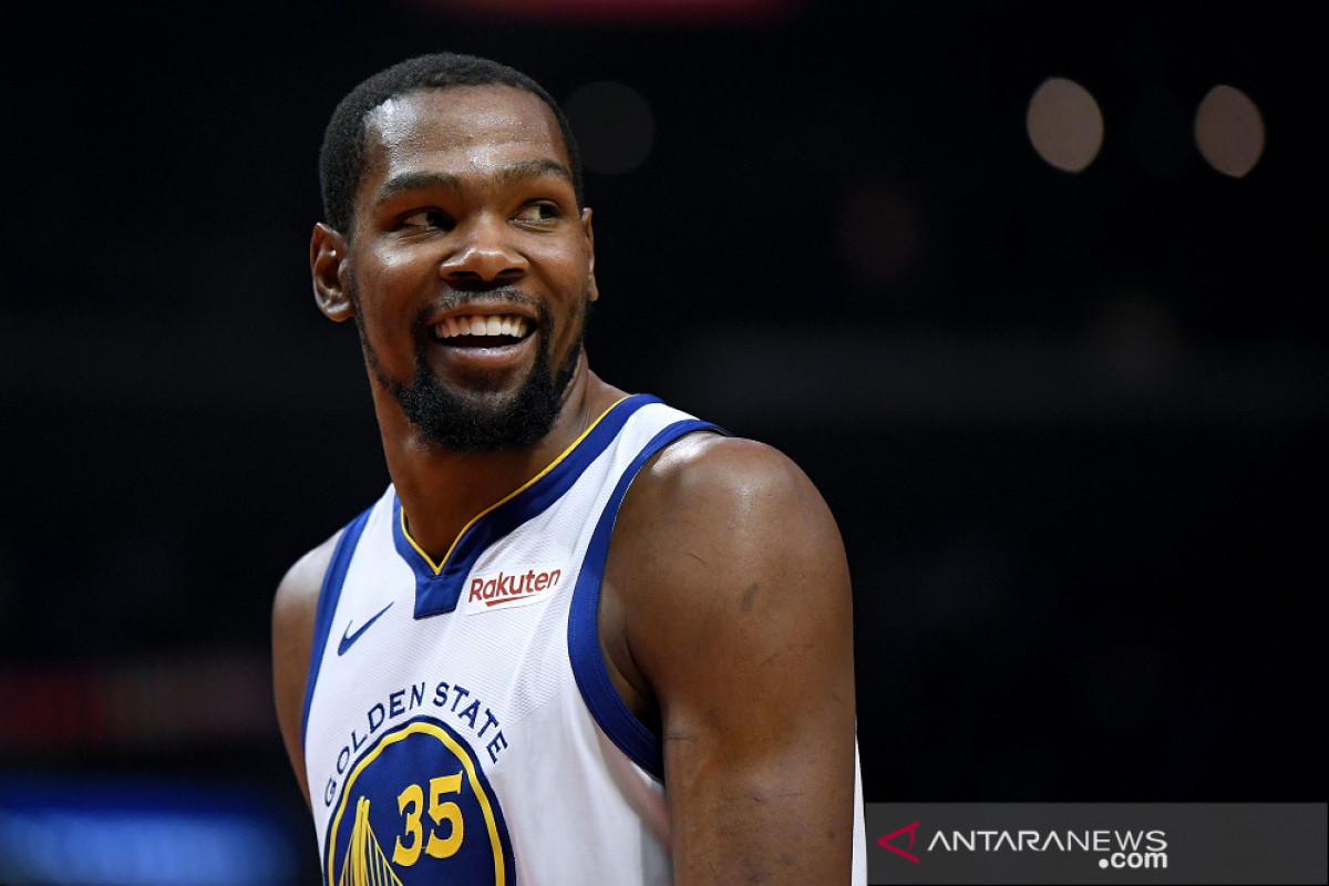 Durant mengumumkan keputusan bergabung dengan tim NBA Brooklyn Nets