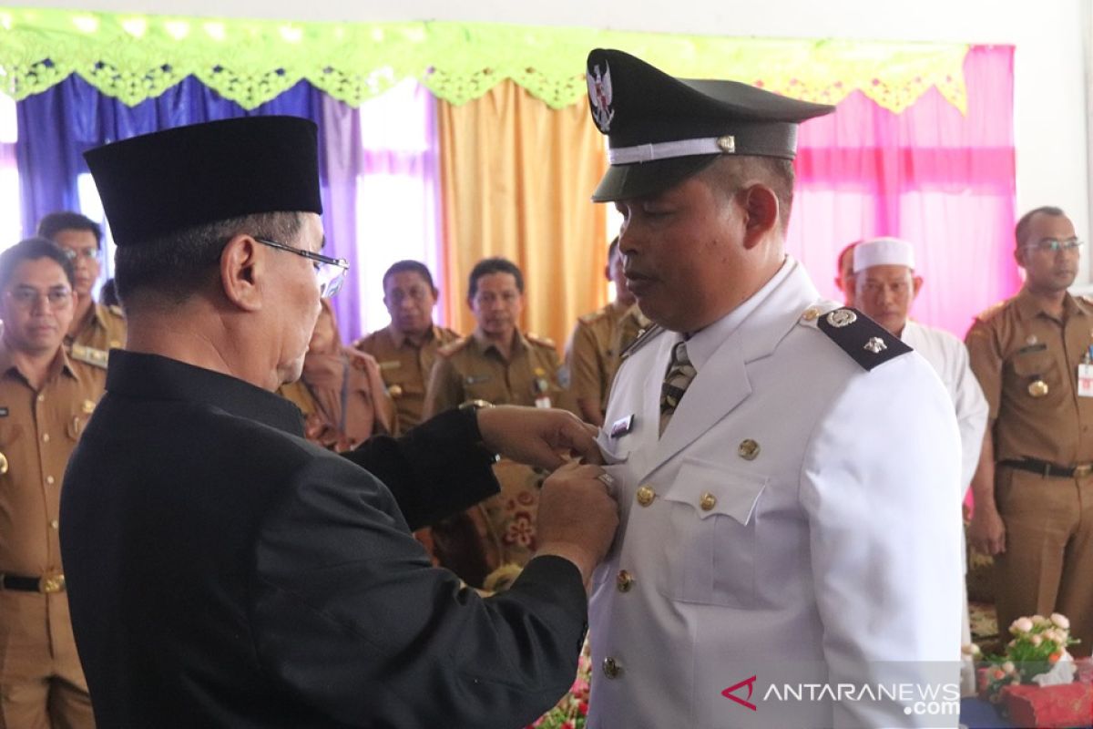 Bupati HSS lantik Kepala Desa Siang Gantung