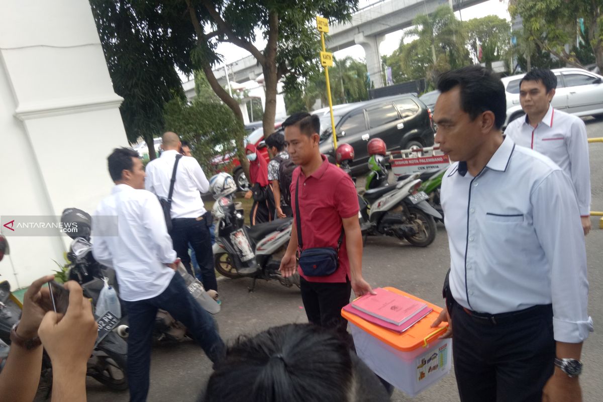 Penyerahan berkas pidana pemilu tak dihadiri komisioner KPU Palembang