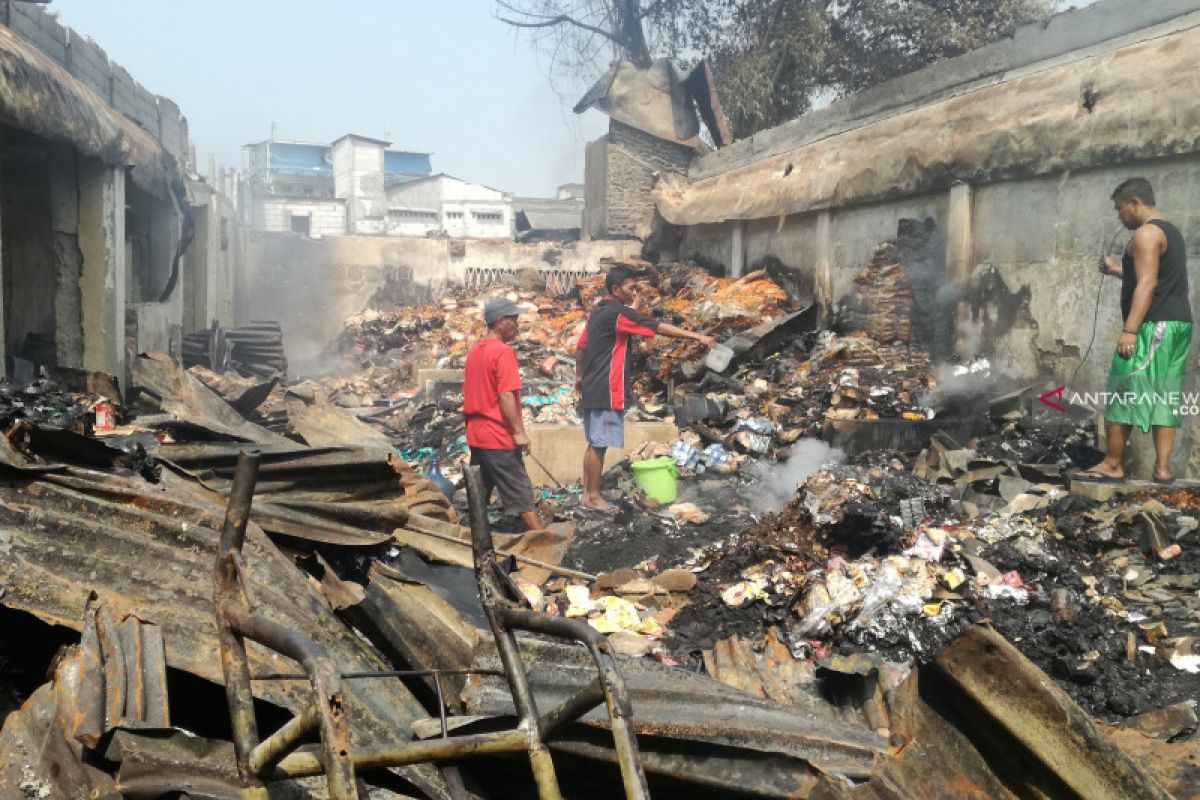 Titik api masih terlihat di lokasi kebakaran Tanah Abang Jakarta Pusat