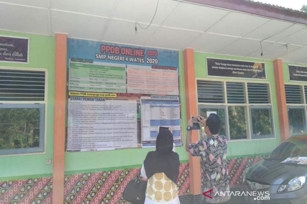 Wali murid SMP di Kulon Progo keluhkan PPDB secara online