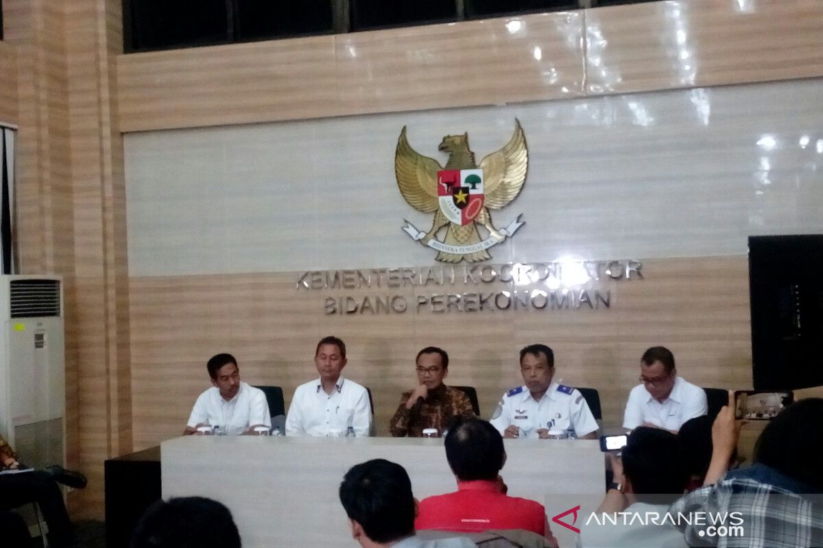 Pemerintah umumkan penurunan tiket pesawat 50 persen