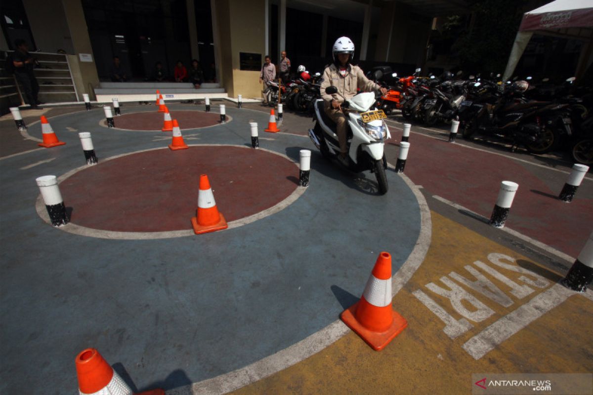 Minggu, Layanan SIM Keliling tersebar di tiga lokasi