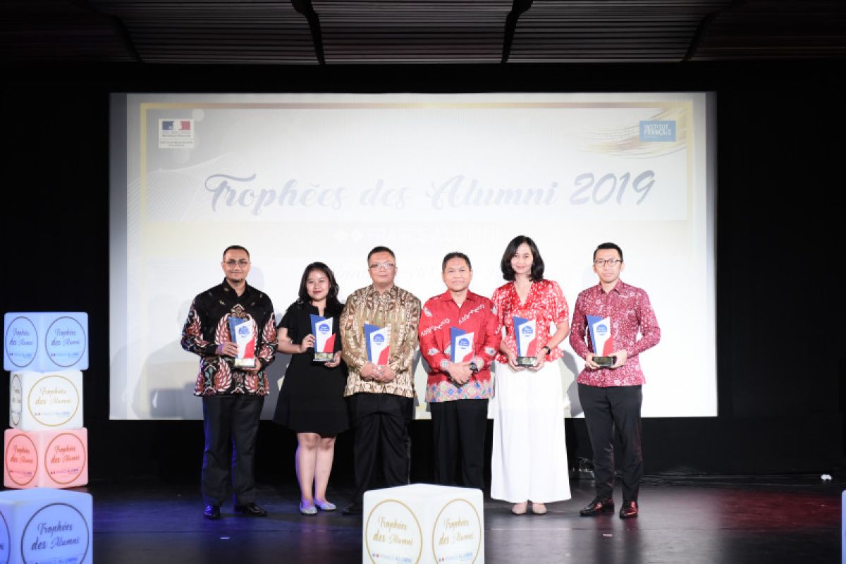 French government bestows awards on six Indonesian figures