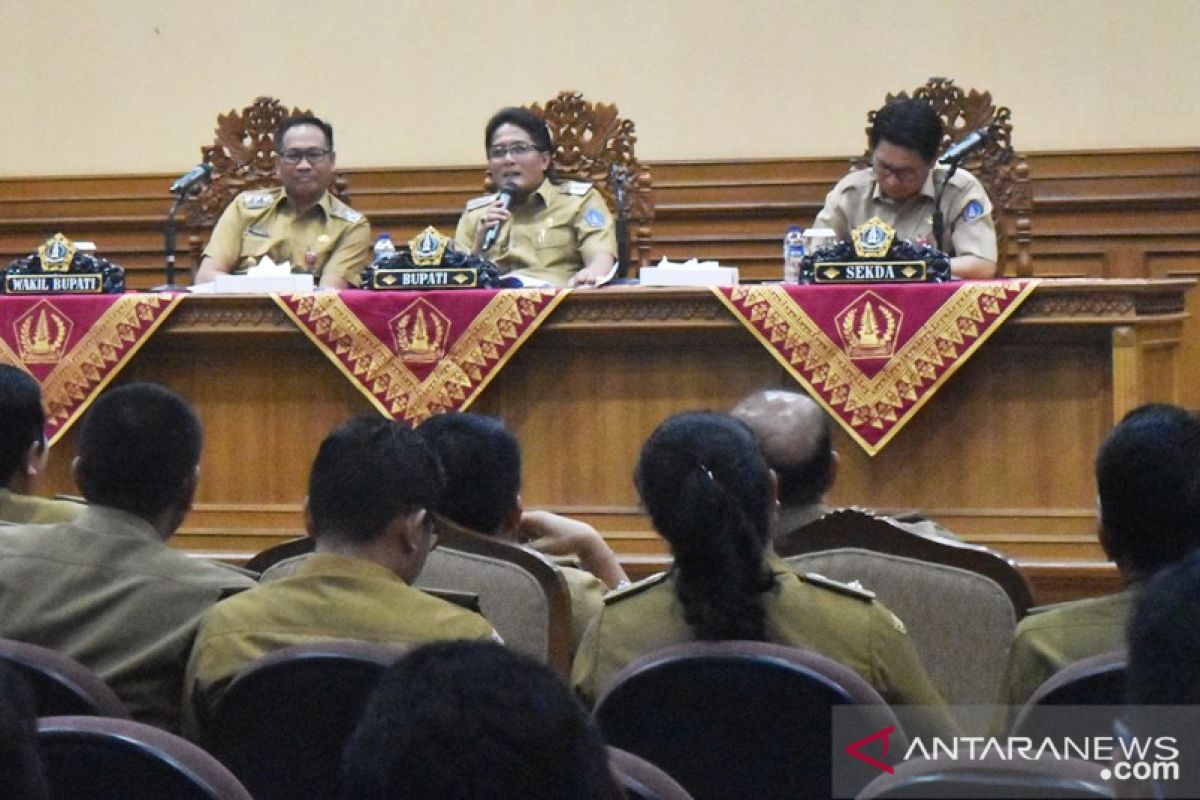 Bupati Badung intruksikan kepala lingkungan lakukan gerakan melayani