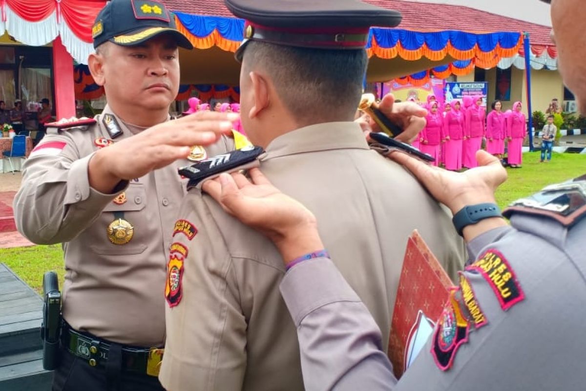 60 personel anggota kepolisian Polres Kapuas Hulu naik pangkat