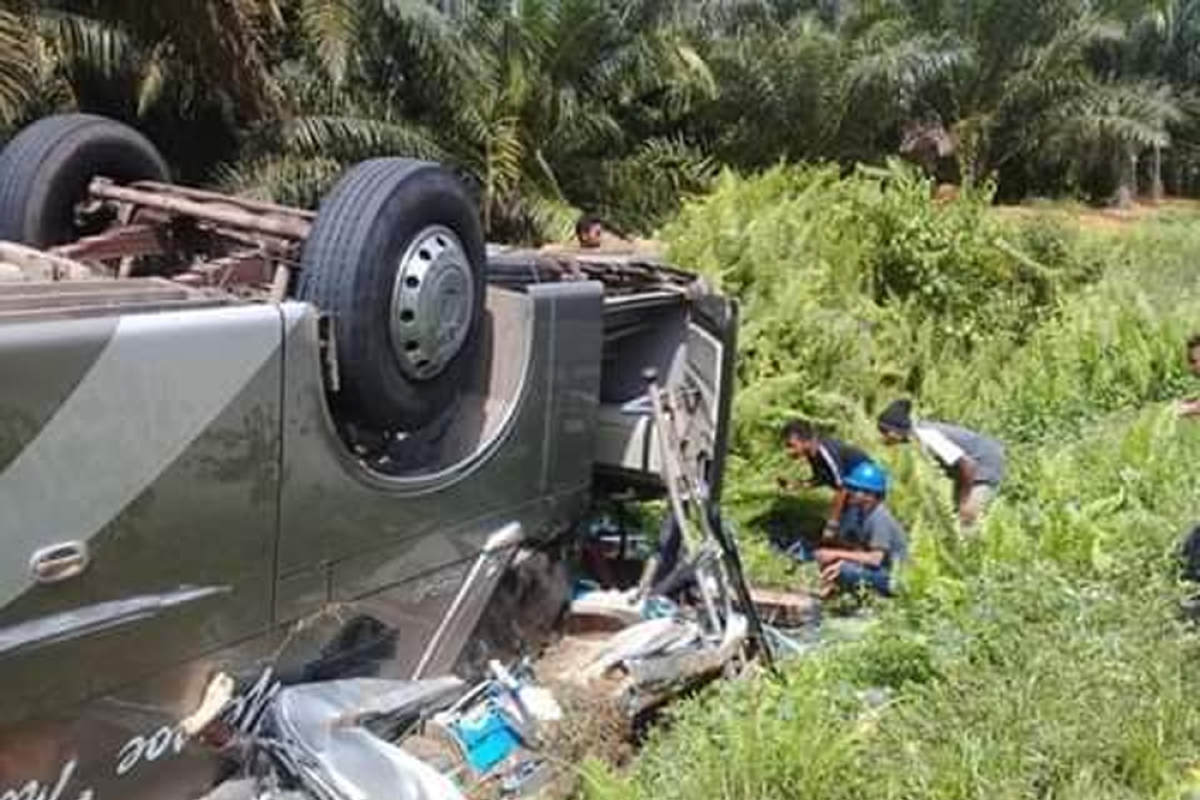 Bus Pontianak-Sampit terbalik di Lamandau, tiga korban tewas