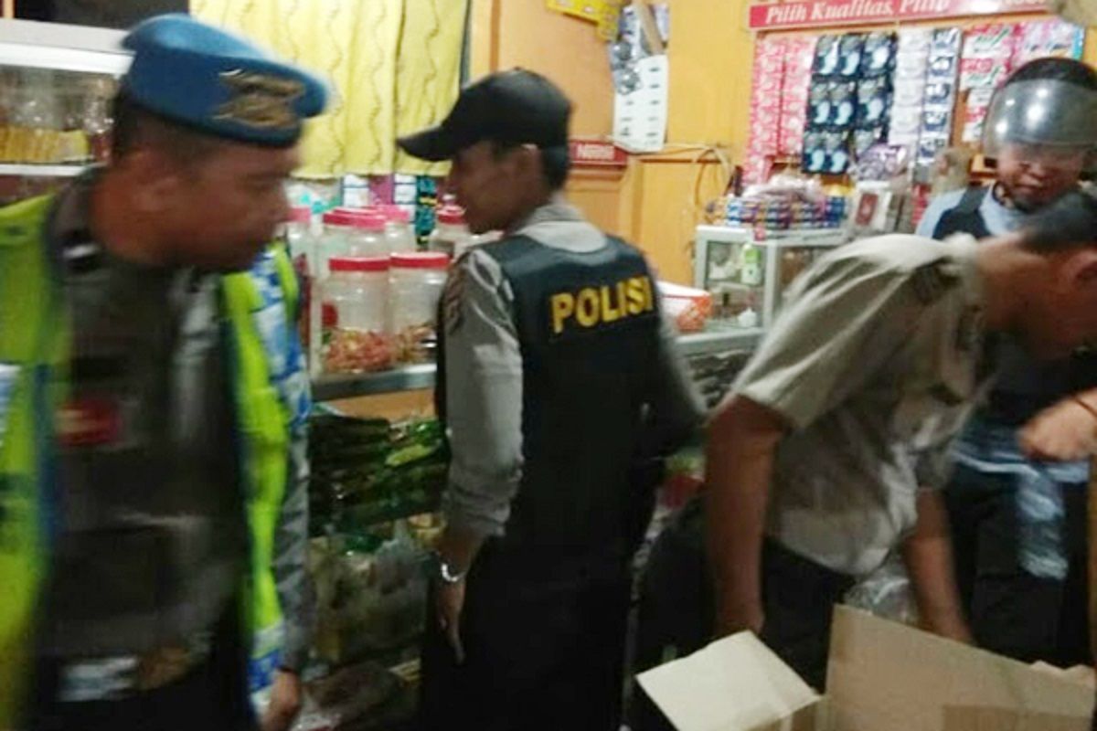 Satpol PP Provinsi Gorontalo sita ratusan botol minuman keras