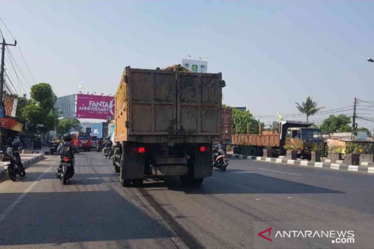 Keseriusan DKI soal tetesan air licit dari truk sampah dipertanyakan