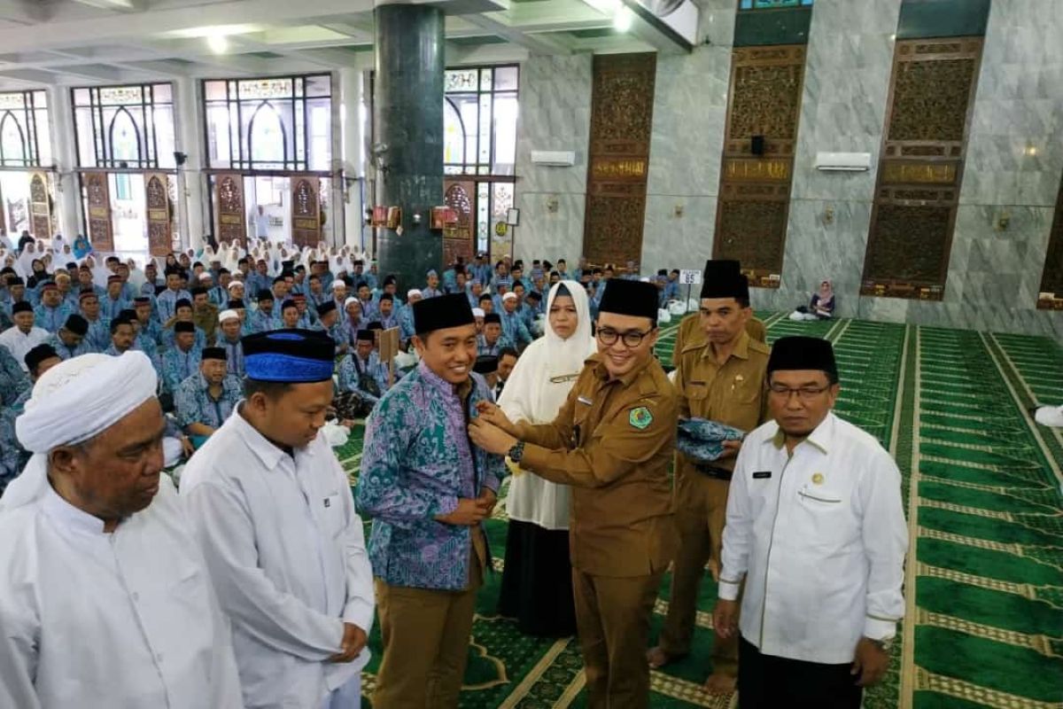 Bupati Pamekasan ingatkan jamaah jaga akhlak selama di Tanah Suci