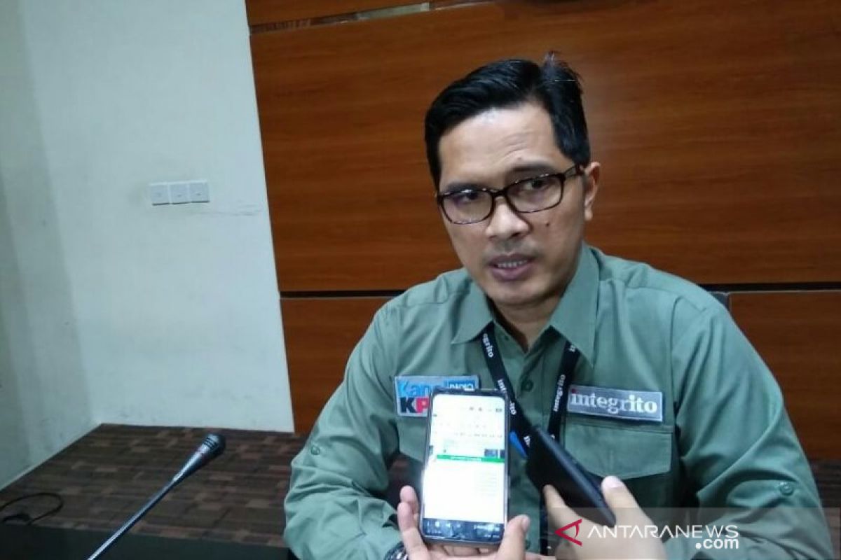 KPK panggil tiga saksi korupsi pengadaan QCC Pelindo II