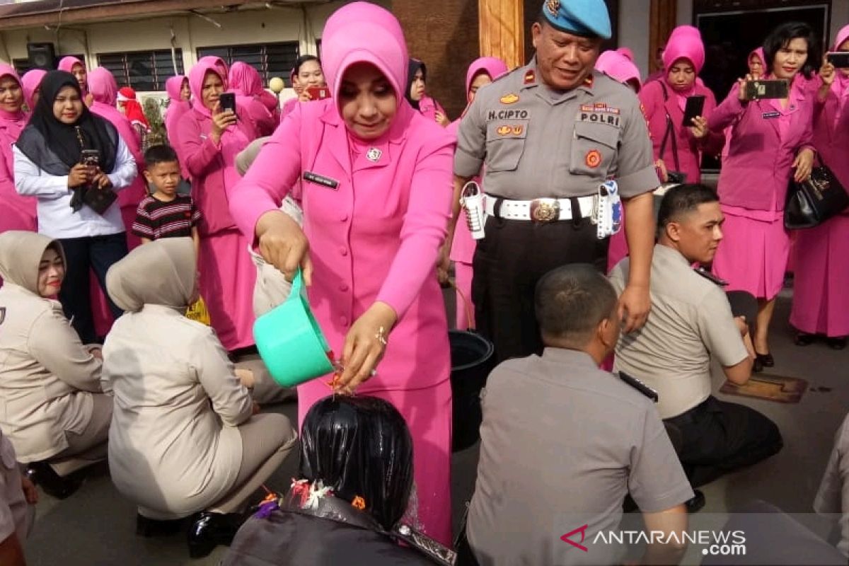 62 personel Batalyon C Sat Brimob - Polri - ASN Polres Tapsel naik pangkat