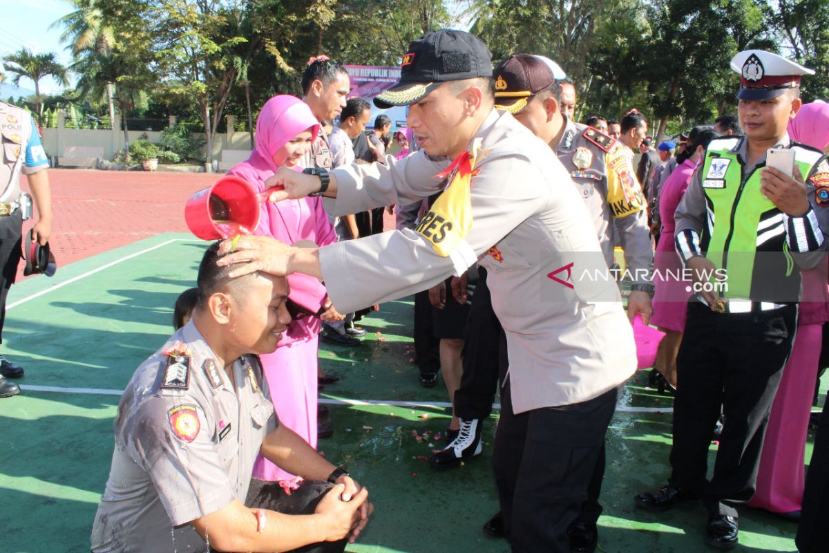 20 personel Polres Madina naik pangkat