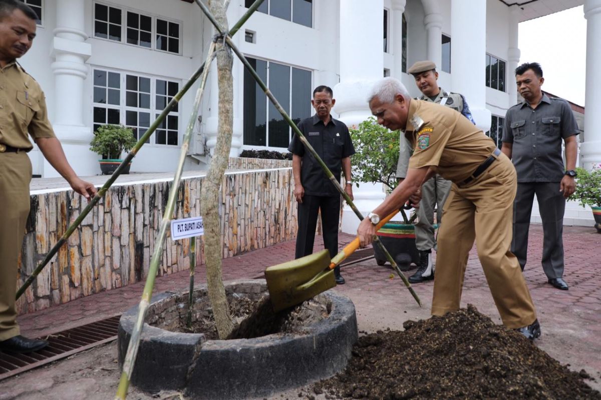 Plt Bupati Asahan minta OPD lakukan gerakan tanam pohon