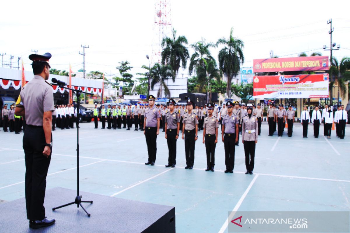 Kapolresta Banjarmasin pimpin upacara kenaikan pangkat 58 personel