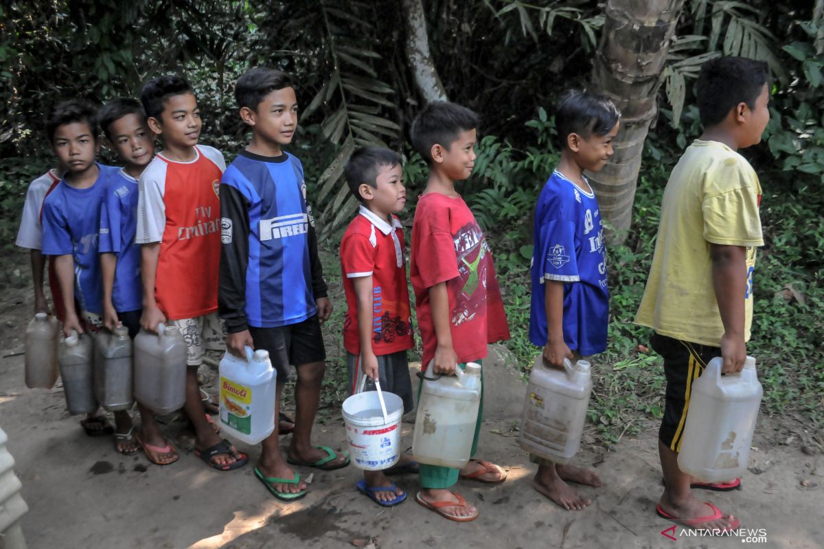 Warga Lebak, Banten mulai kesulitan air bersih