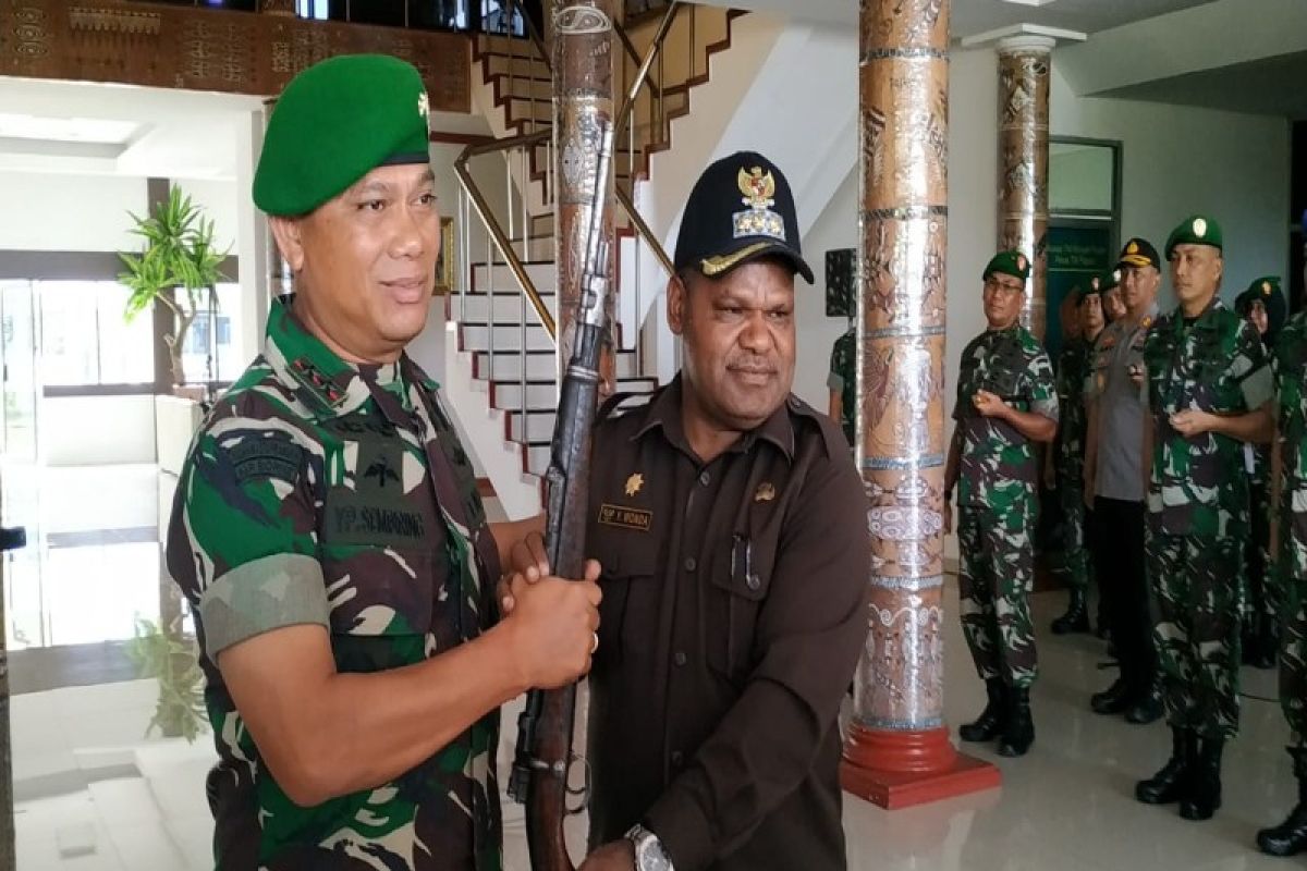 Presiden Jokowi diminta bantu bangun rumah untuk mantan KKSB di Puja