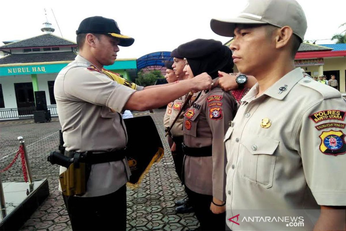 20 anggota Polres Barito Utara naik pangkat