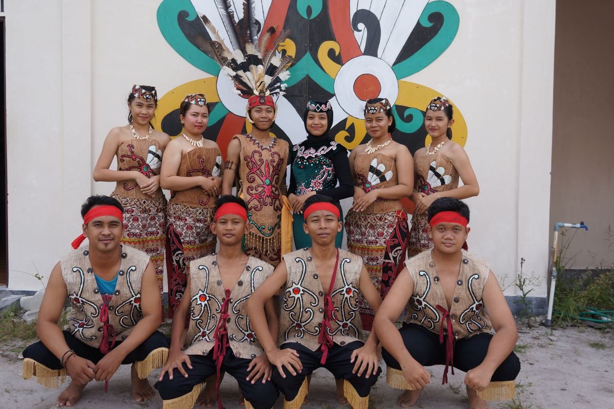 Spirit of the Hornbills, tarian tradisional Dayak dari Indonesia di RWMF 2019