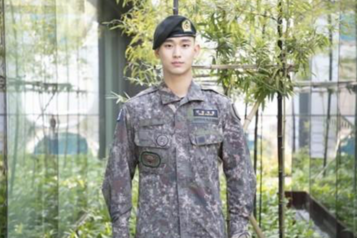 Kim Soo-hyun resmi selesaikan wajib militer