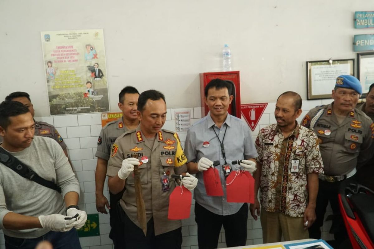 Polisi tembak mati buron bandit motor di Surabaya