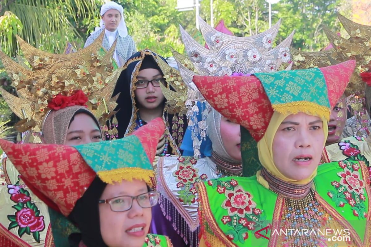 Bernuansa adat Minang, BKIPM Padang meriahkan bulan bakti karantina ikan